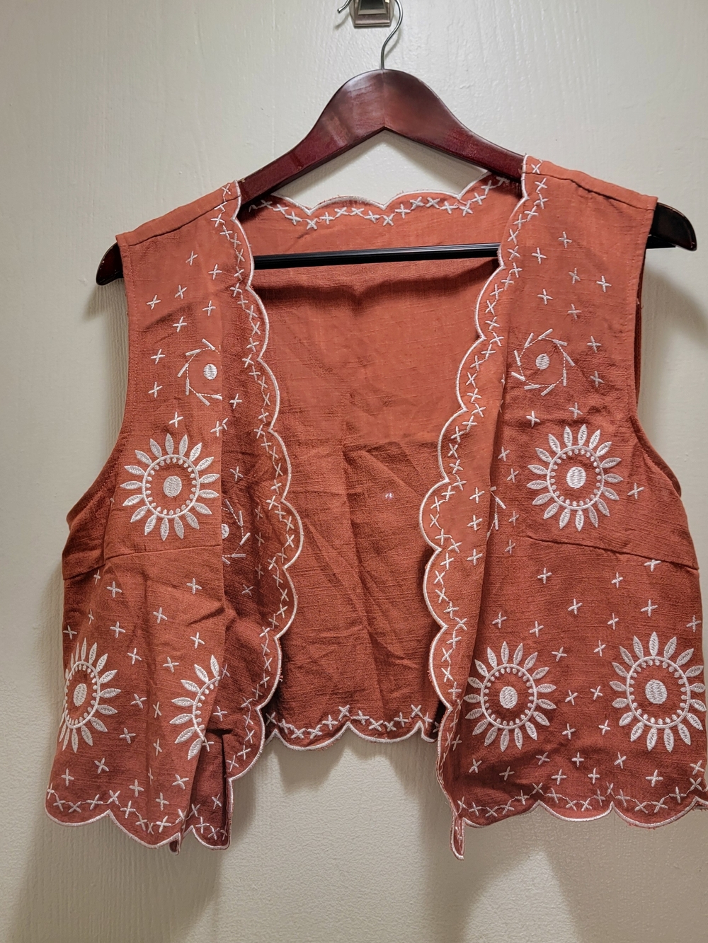Embroidered Rust Scallop-Edge Cotton Vest - Women